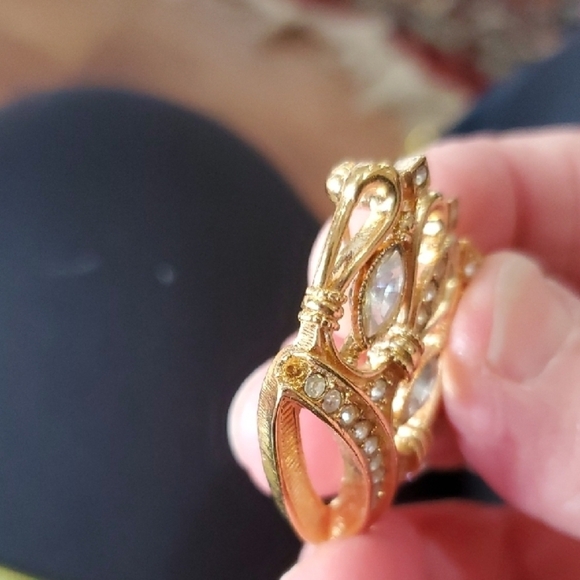 Avon For Kenneth J. lane Gold Crown Brooch with Crystal Embellishments - Picture 3 of 6
